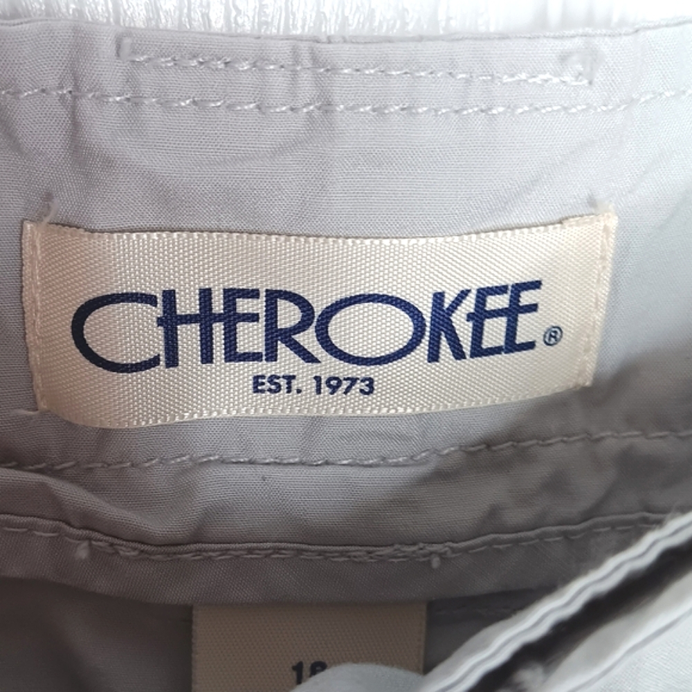Cherokee Women's Bermuda Cargo Shorts Plus Size 18 Light Gray Casual - Picture 2 of 16